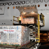 全球连线 | 中国首批供应COVAX疫苗运抵巴基斯坦和孟加拉国！