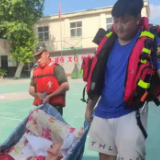 休假突遇洪灾，这个战士义无反顾冲在一线！