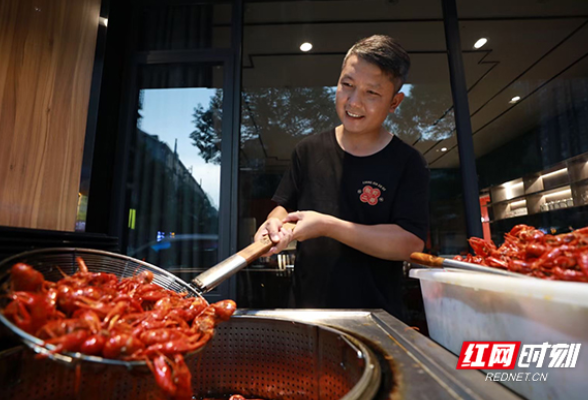 难忘那一天丨刘权：一年的尝试和突破 餐饮路上乘风破浪