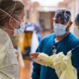 美国近10.4万人因新冠肺炎住院 为7个月以来最高值