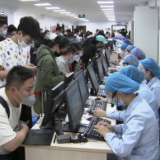 我与国家一起前行丨战病毒不舍昼夜 为人民披上免疫铠甲