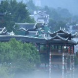 湖北恩施：亭台楼阁烟雨中