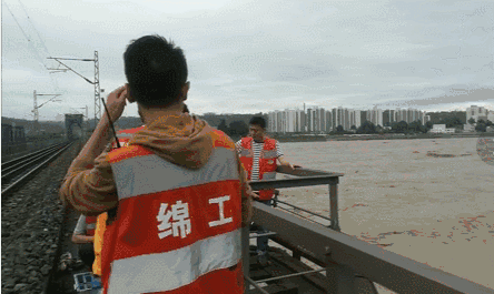6609c93d70cf3bc769a2460add00baa1cc112ab2.gif