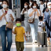 疫情反弹首尔重症病床告急 韩国“解封”或遭熔断