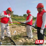 国庆我在岗丨娄底抗旱保电忙 他们为果园送去“及时雨”