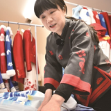 “双奥”火炬手服均出自这位湖南人——专访北京服装学院民族服饰博物馆馆长贺阳