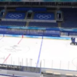 冬奥冰球赛场还能提供洗衣服务？如何在比赛间隙迅速恢复冰面平整？记者探访→