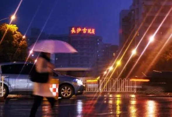 未来三天湖南阴雨缠绵 其中5日湘南局地大到暴雨