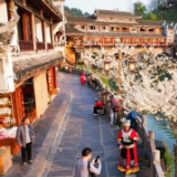 凤凰0.91平方公里的核心景区分布1000多家旅拍门店