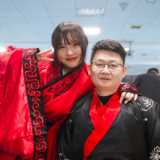 十七年，两次牵手：上次在废墟，这次在婚礼