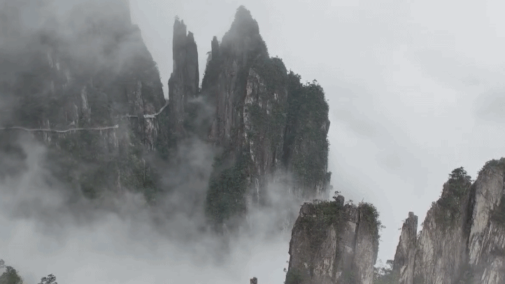云涌千峰 “空山新雨后”的诗意之境