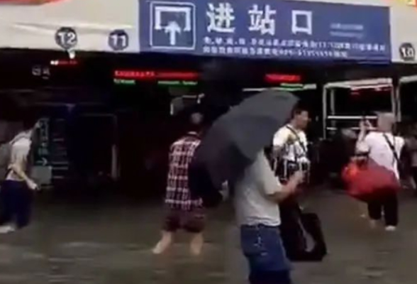 网传广东有高铁站被淹？实为7年前旧闻视频