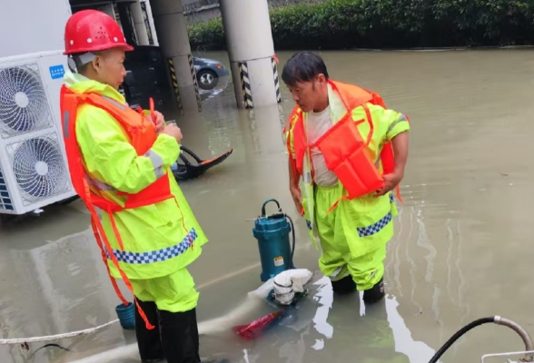 湖南全力抢修疏涝 筑牢城市安全防线