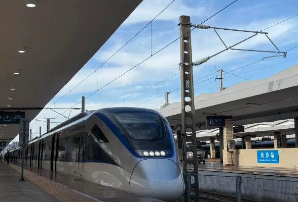 长株潭城际铁路实行新运行图→
