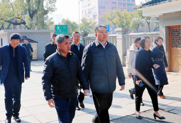 毛万春督导调研“馆园融合”工作