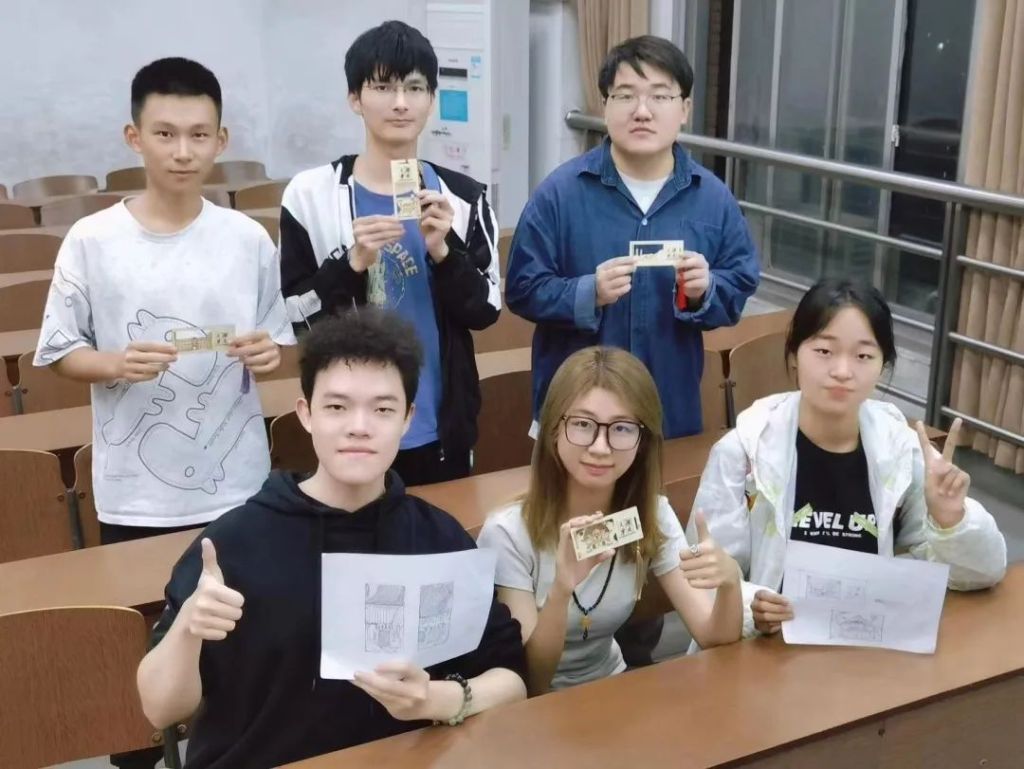 湖南大学：学子把课程作业做成了“书签”