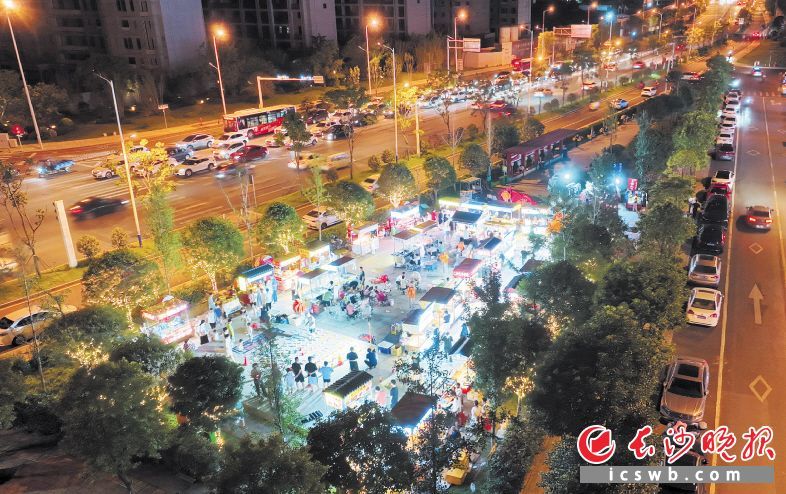 湖南长沙：口袋公园升级，流动摊贩“安家”