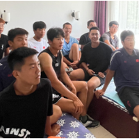 多图 | 在丹东集训的湖南赛艇队集体观赛，为张亮伊绪帝王宇微加油