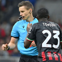 红牌+点球+6张黄牌，裁判毁了AC米兰的欧冠出线？