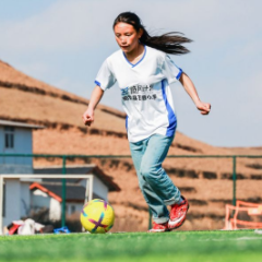 云端绽放“梦想玫瑰” 第二座中国女足主题球场落地四川凉山