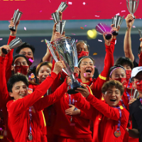 中国女足凯旋归来！平安抵达上海浦东国际机场