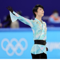 羽生结弦北京冬奥会后首次亮相冰场，成功完成四周跳
