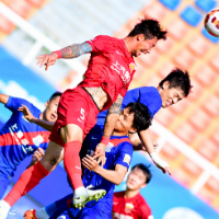 申花1-1海港！两粒点球左右上海德比，颜骏凌多次神扑