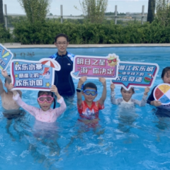 游泳小健将成长记！红研社名师课堂走进湘江欢乐城 