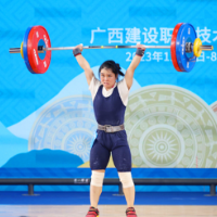 创造新的世界青年抓举纪录 胡玉婷斩获学青会举重女子49公斤级金牌