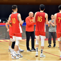 中国男篮今夜迎战哈萨克斯坦，队员盛赞新帅乔尔杰维奇