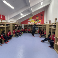 追光丨这所小学,竟有“豪华”更衣室、“名人堂”和“历史时刻”