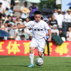 不只是快乐：“村超”给中国西南小城带来了什么？