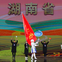 “十四冬”开幕，湖南省代表团步入会场