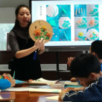 湘娃巧手塑“菊” 传承非遗礼颂“重阳”