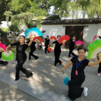 在最美的夕阳里起舞——中国广场舞调查