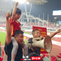 视频｜湘超看台最小领喊带领岳阳球迷助威加油