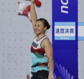 邓丽娟攀岩夺金圆梦 花游张雅怡樊家懿携手登台