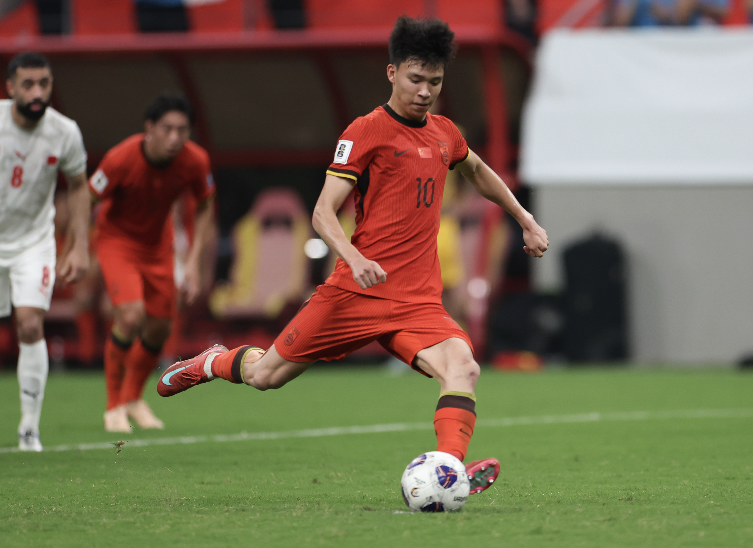 足球世预赛：中国队胜巴林队（4）XxjpseC007253_20250610_PEPFN0A001.JPG