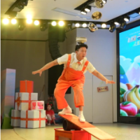 杂技+互动解锁欢乐体验 《橙子先生的多巴胺》上演