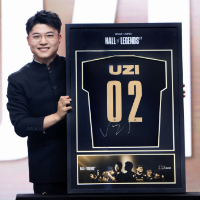 电竞传奇永不落幕，Uzi入选英雄联盟名人堂