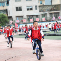 这所城郊小学，遍地“长满”了体育器材——中小学“以体育人”成效观察之一