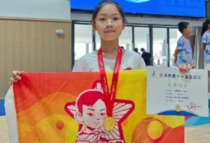 湖南跳绳小将创历史！夏佳妮世青赛斩获佳绩