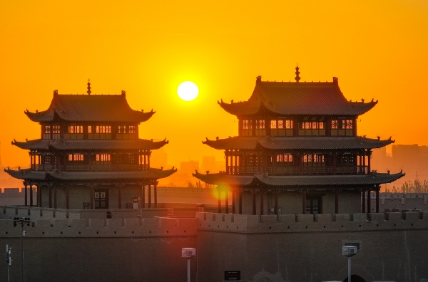 深秋的戈壁雄关（1）XxjpsgC007294_20241017_PEPFN0A001_副本.jpg