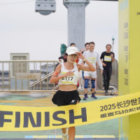 343米2000级台阶！400名“梯客”征服湖南第二高楼