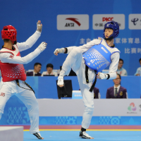 十五运跆拳道开赛 湖南轨道跆拳道队黄锦诚邹芳顽强复活夺铜
