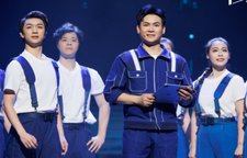 让硬核工业在舞台绽放温情