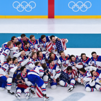 美国队时隔46年再夺冬奥会男子冰球冠军