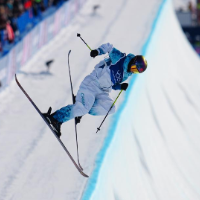 创造历史!谷爱凌、李方慧摘得自由式滑雪U池金、银牌