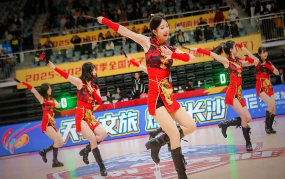 啦啦队燃情助阵湘BA 舞出长沙青春风采