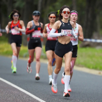 特写|女子半马的跑道,可不只是美丽的风景线